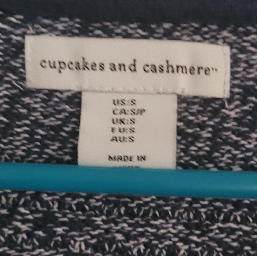 NWOT Cupcakes & Cashmere Button-up Sweater Sz Sm - Picture 3 of 6